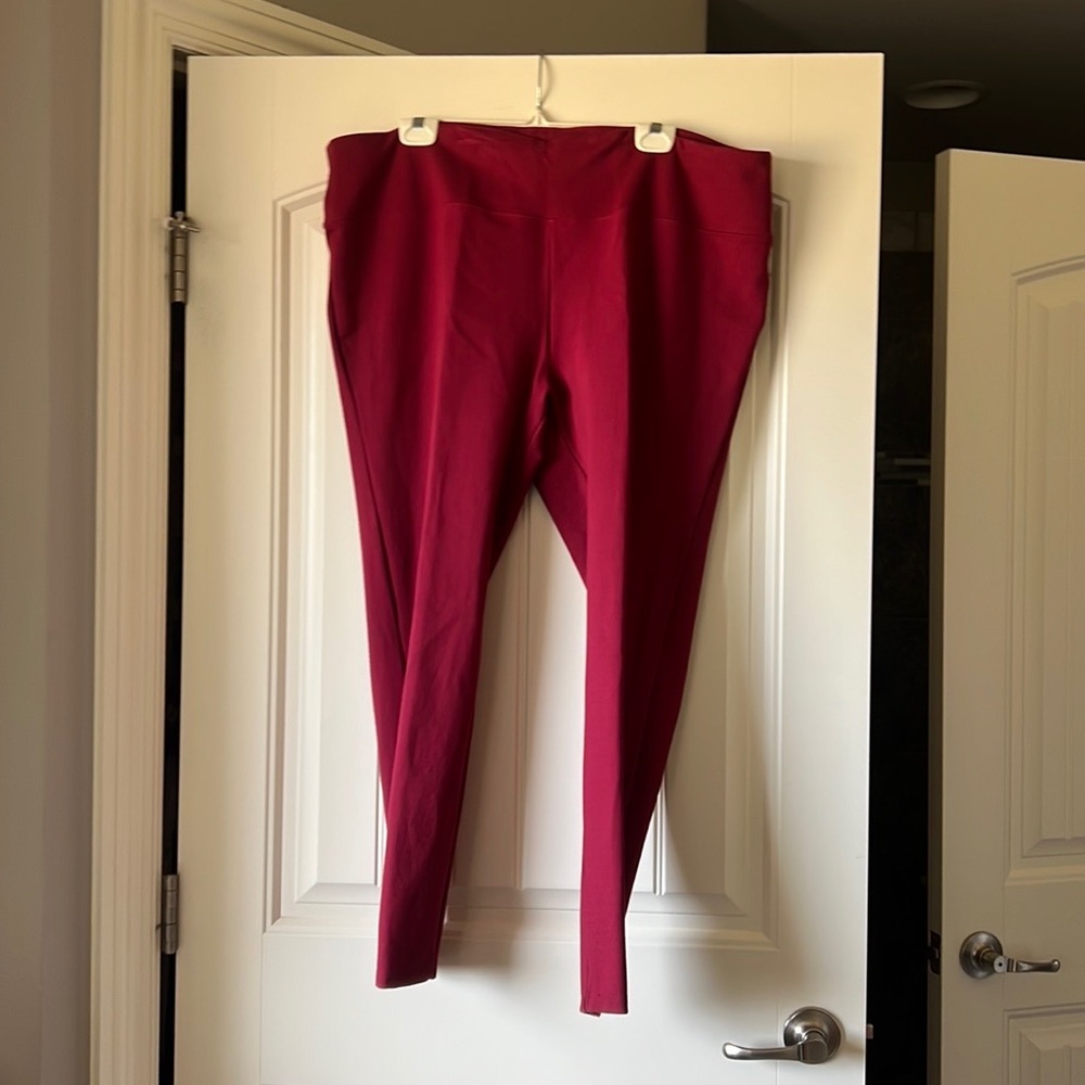 Evy’s tree red leggings